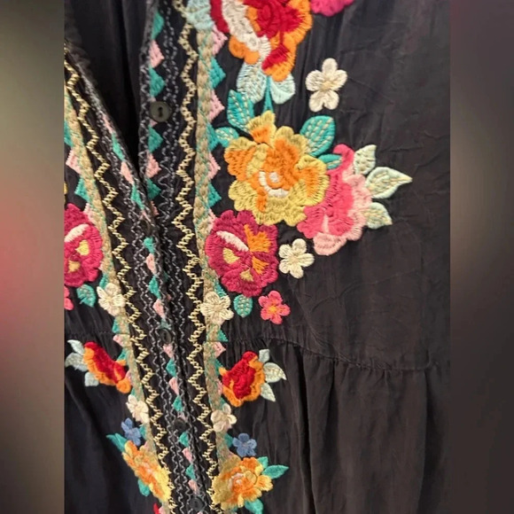 Johnny Was
Brisa Button-Front Shirtdress small - Picture 4 of 6